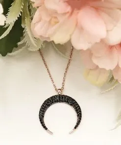 Rose Siyah Yuvarlak Oniks Taşlı Hilal Kolye