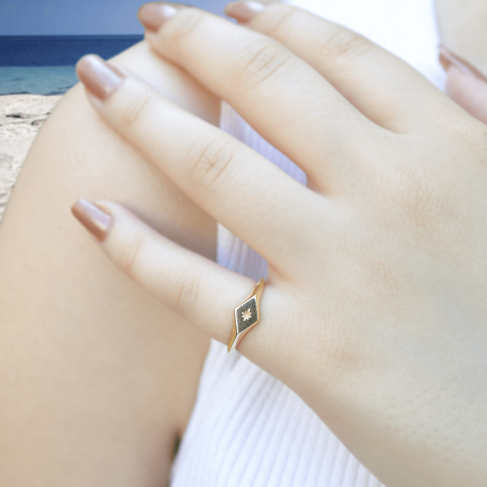Altın Kaplama Minimal Yıldız Detaylı Kadın Yüzük