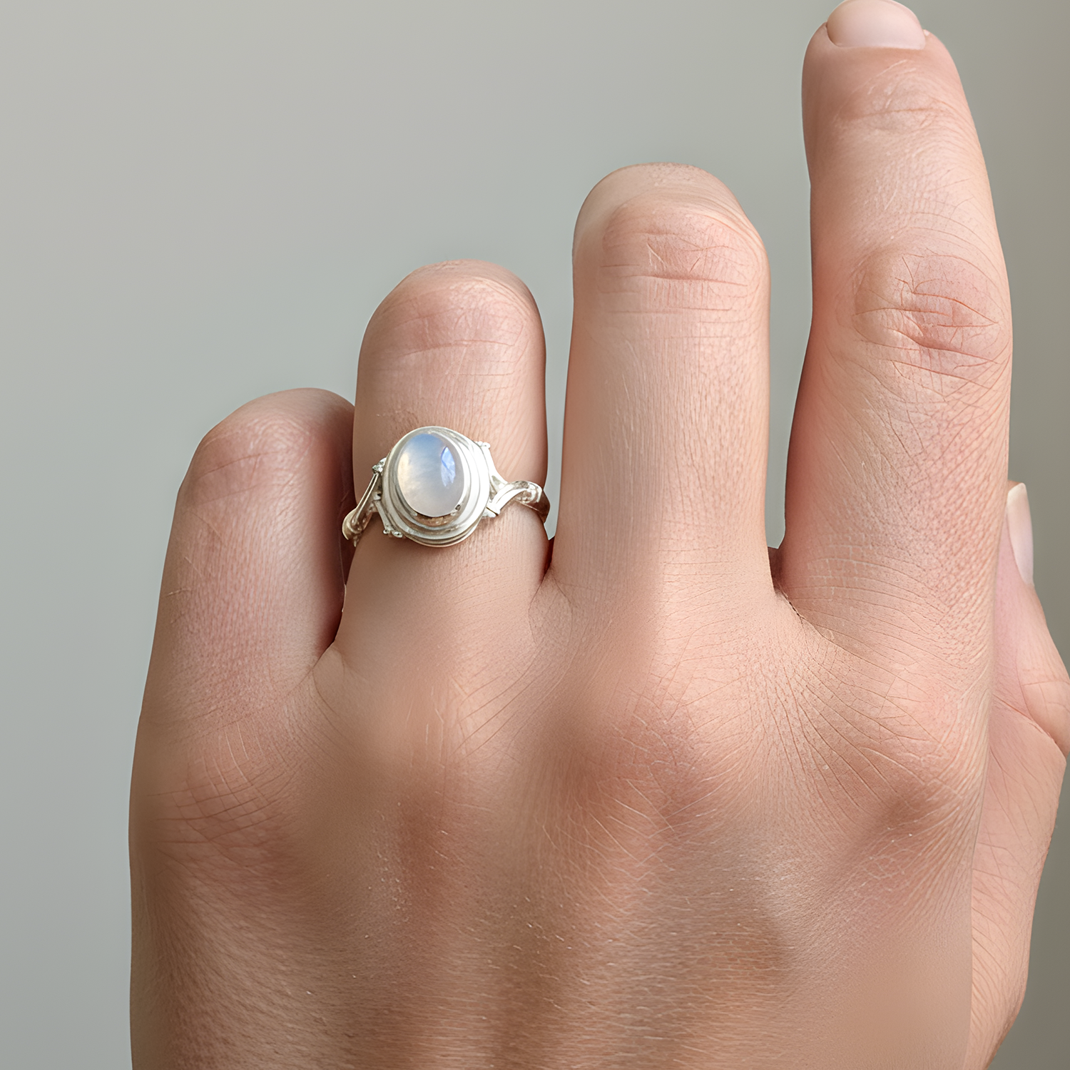 Doğal Aytaşı Taşlı Ayarlanabilir Gümüş Yüzük – Zarif Kadın Model - Görsel 2