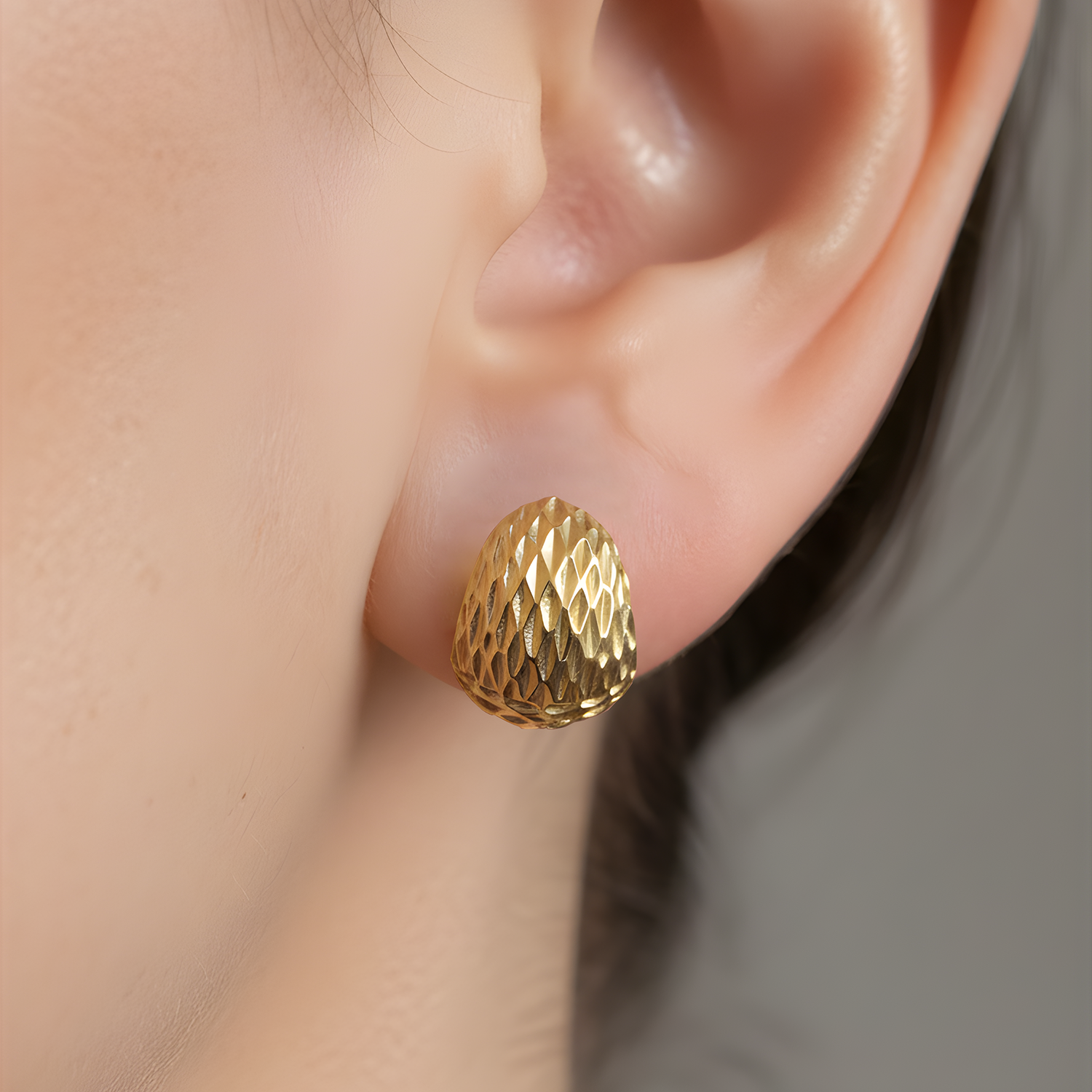 Sarı Altın Kaplama Bombeli Halka Küpe – 925 Ayar Gümüş Dokulu Model Sarı Altın Kaplama Bombeli Halka Küpe – 925 Ayar Gümüş Dokulu Model