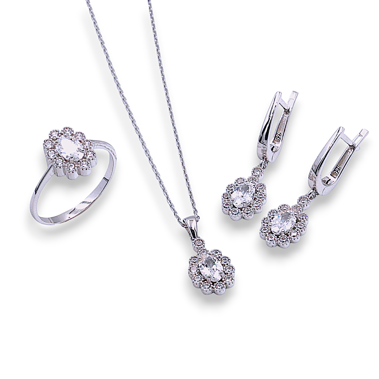 Pırlanta görünümlü beyaz taşlı zirkon detaylı 925 ayar gümüş takı seti