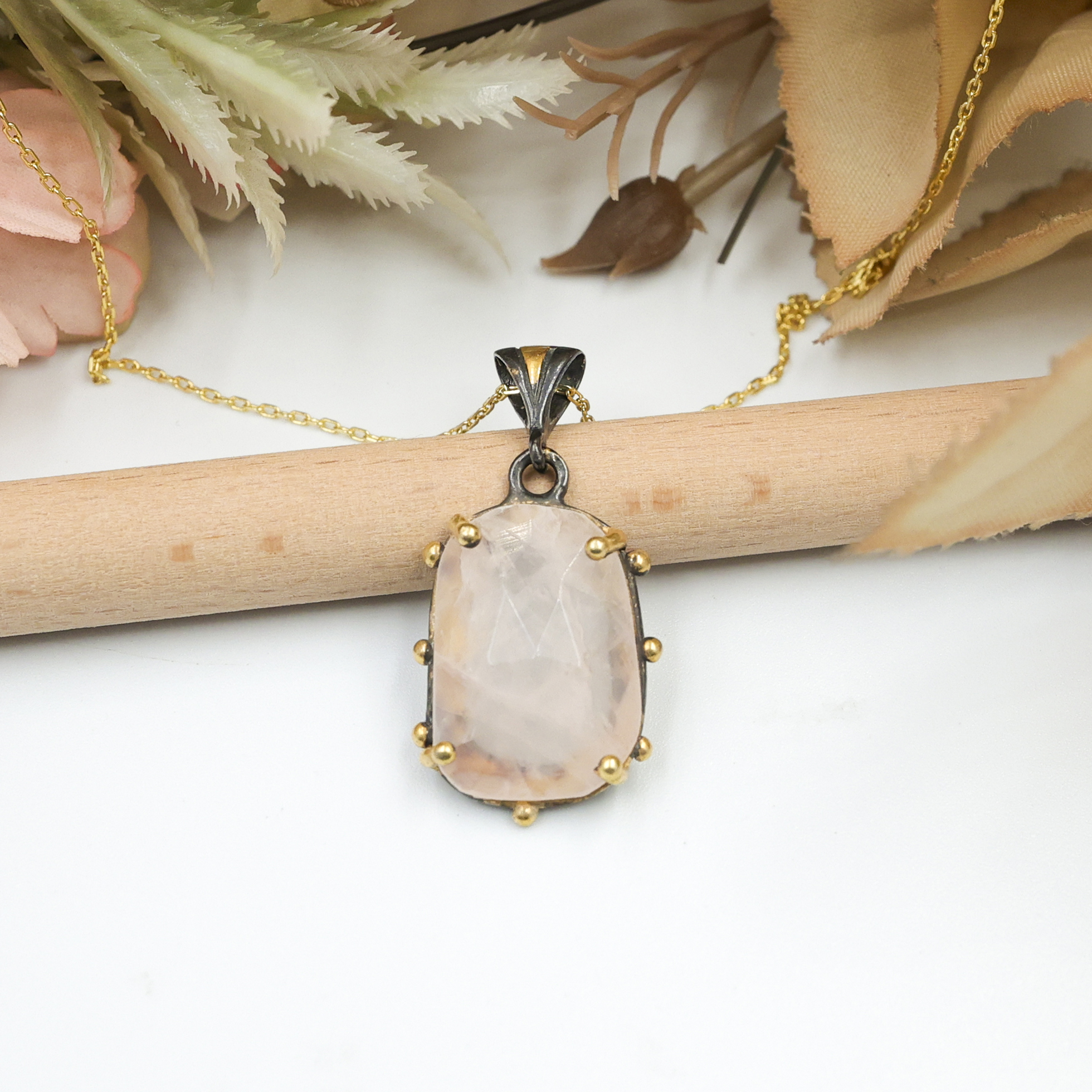 Pembe Kuvars Taşlı Gümüş Kolye – Faset Kesim Doğal Taş Altın Kaplama Tasarım Kolye - Görsel 6