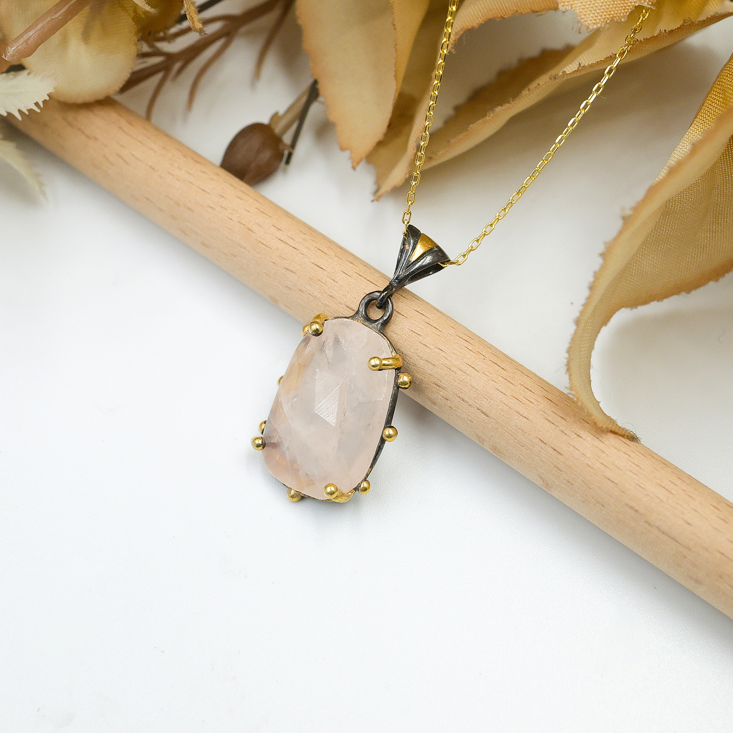 Pembe Kuvars Taşlı Gümüş Kolye – Faset Kesim Doğal Taş Altın Kaplama Tasarım Kolye - Görsel 5